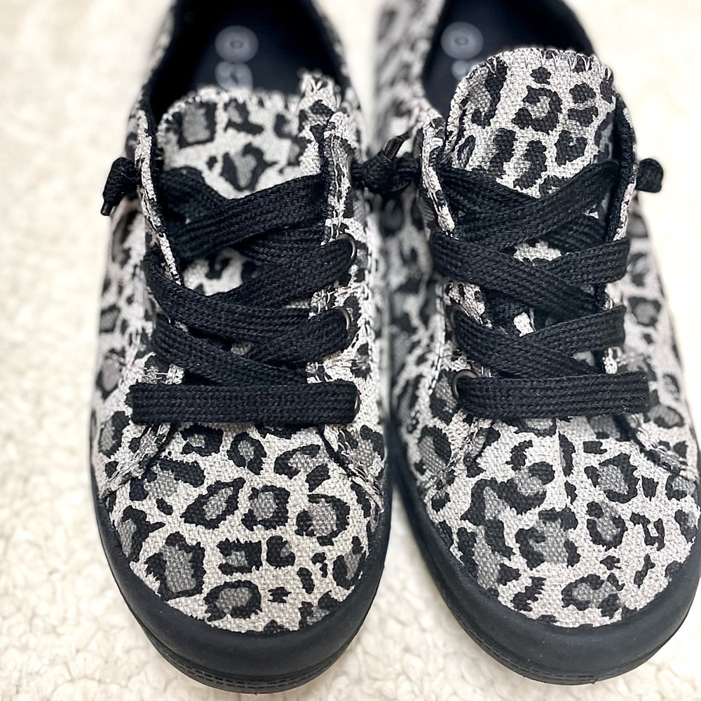 Forever Comfort Leopard Print Women’s Sneaker